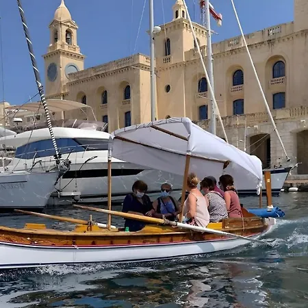 Nyaraló 1500 Little Pink House In Creek Kalkara