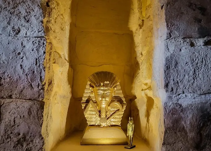 1500 Little Pink House In Creek