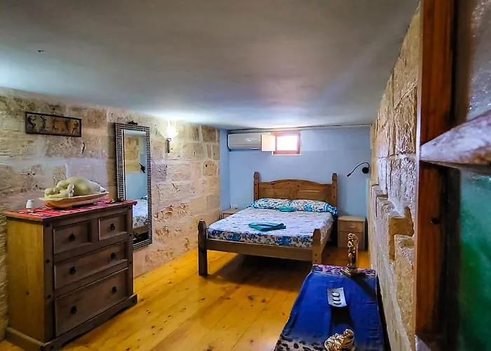 1500 Little Pink House In Creek * Kalkara