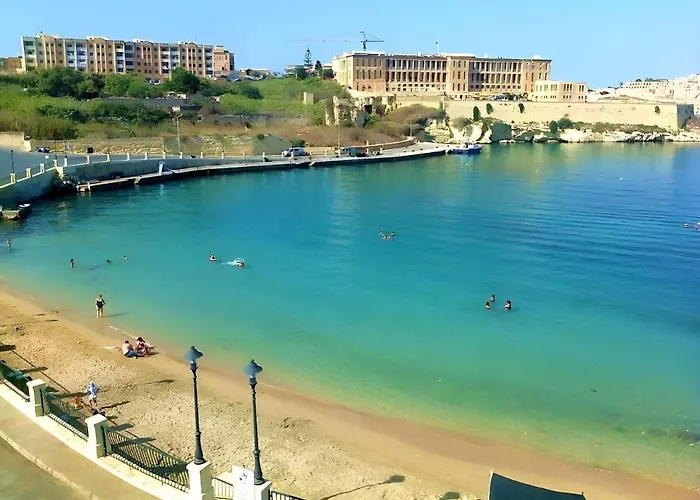 1500 Little Pink House In Creek *