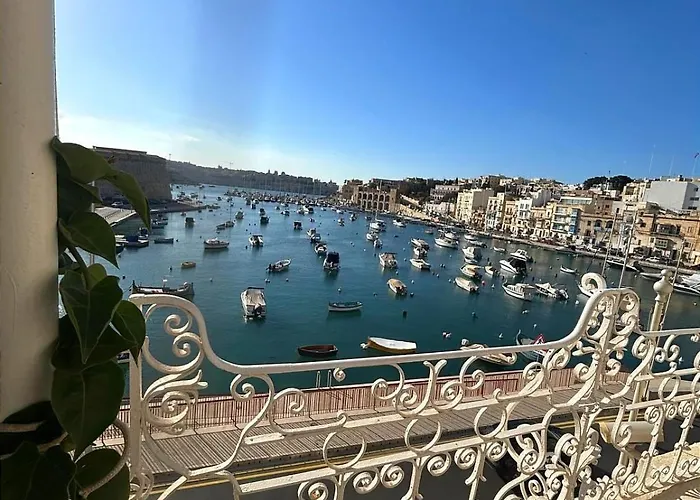 1500 Little Pink House In Creek Kalkara