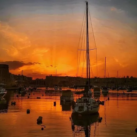 1500 Little Pink House In Creek Kalkara