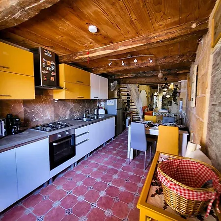 1500 Little Pink House In Creek * Kalkara