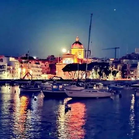 1500 Little Pink House In Creek * Kalkara