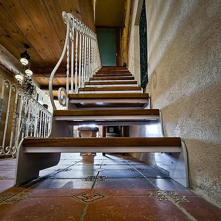 1500 Little Pink House In Creek Holiday home *