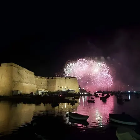 1500 Little Pink House In Creek Kalkara