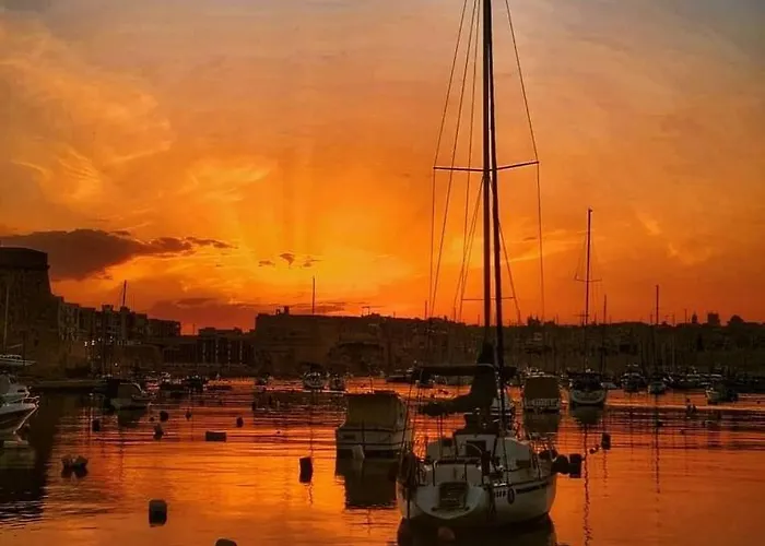 1500 Little Pink House In Creek Kalkara