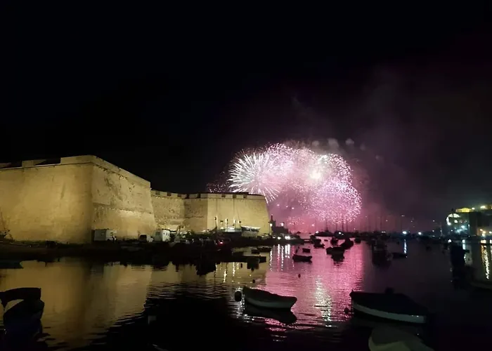 1500 Little Pink House In Creek Kalkara